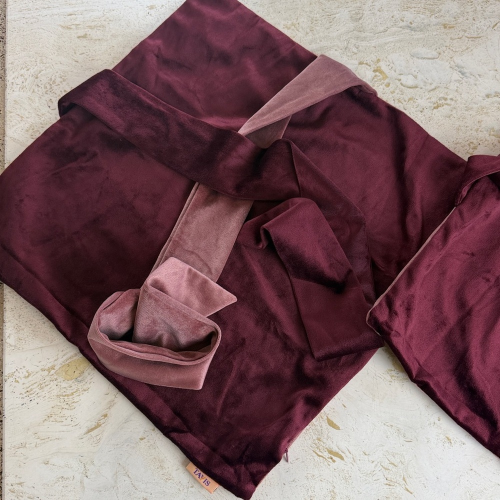 NWOT Reversible Pink / Wine Velvet Pillow Covers 15.5x15.5 Tie Closure Set of 2 - Picture 4 of 5